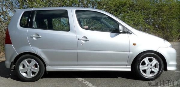 Daihatsu YRV side view