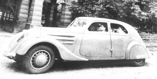 Peugeot 302 car