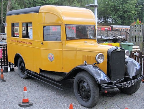 Morris Leader Bus