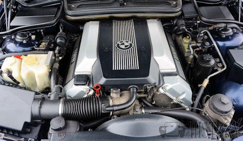 BMW 8 Series E31 840 V8 engine view