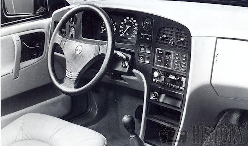 Saab 9000 dash view