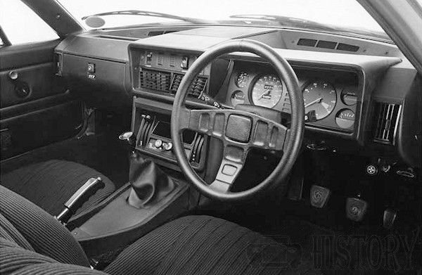 Triumph TR7 dash view