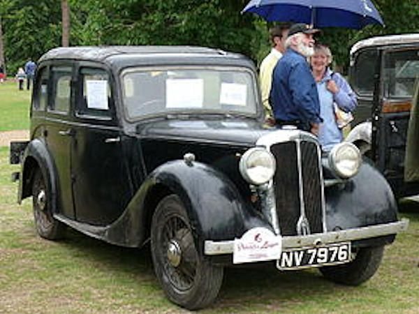 Lanchester_14_saloon
