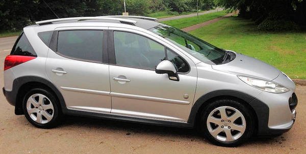 Peugeot 207 SW side view