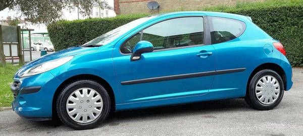 Peugeot 207 3 door side view